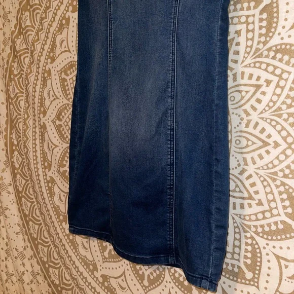 “GUESS” LADIES DARK WASHED ZIP-UP DENIM DRESS…SIZE XS (US) - Picture 7 of 8